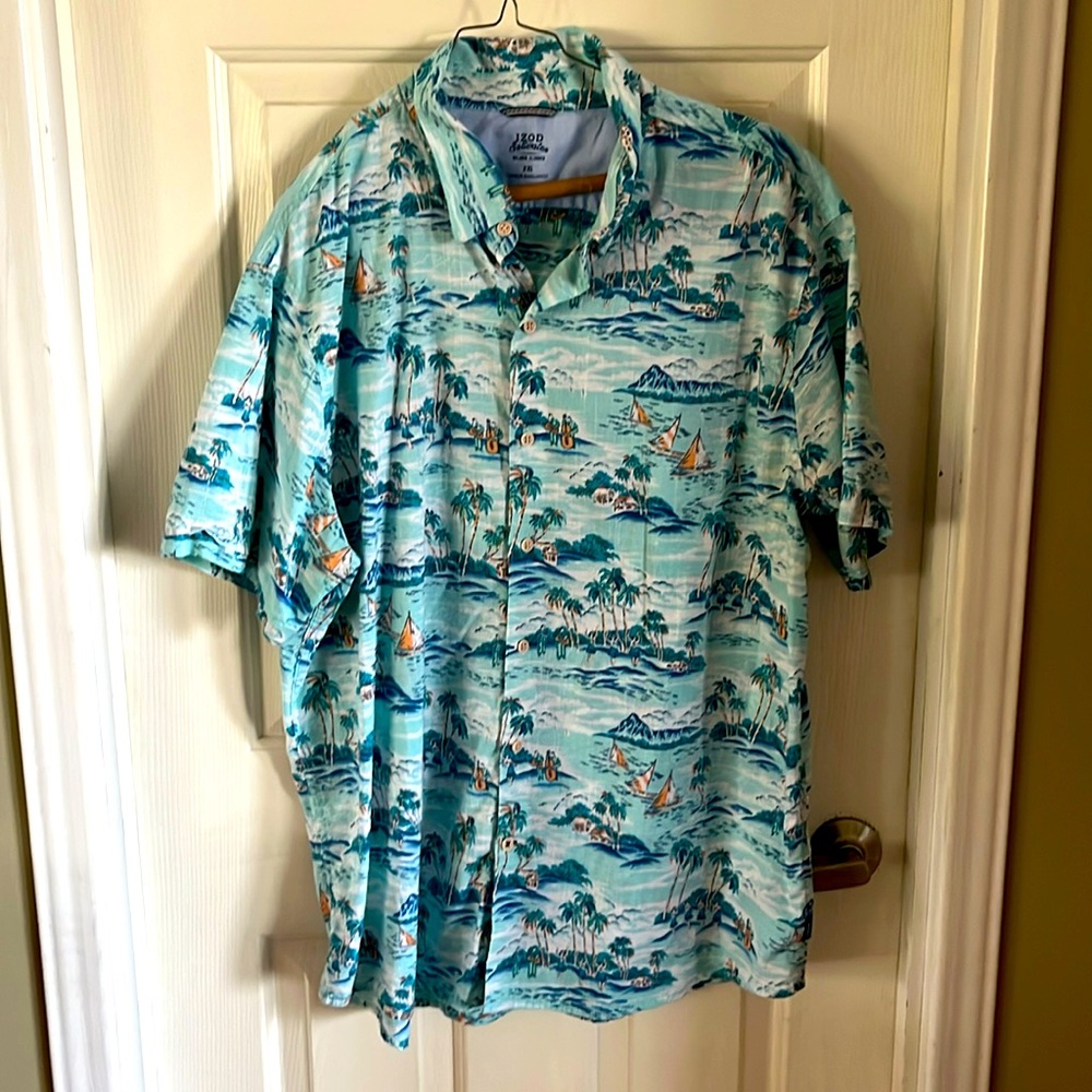 Izod relaxed, classic short sleeve button down size extra extra large